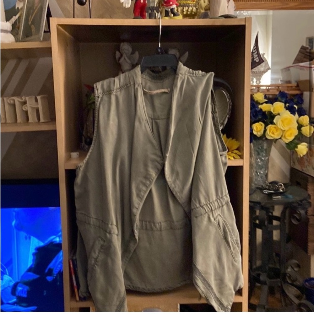 Army green cargo vest